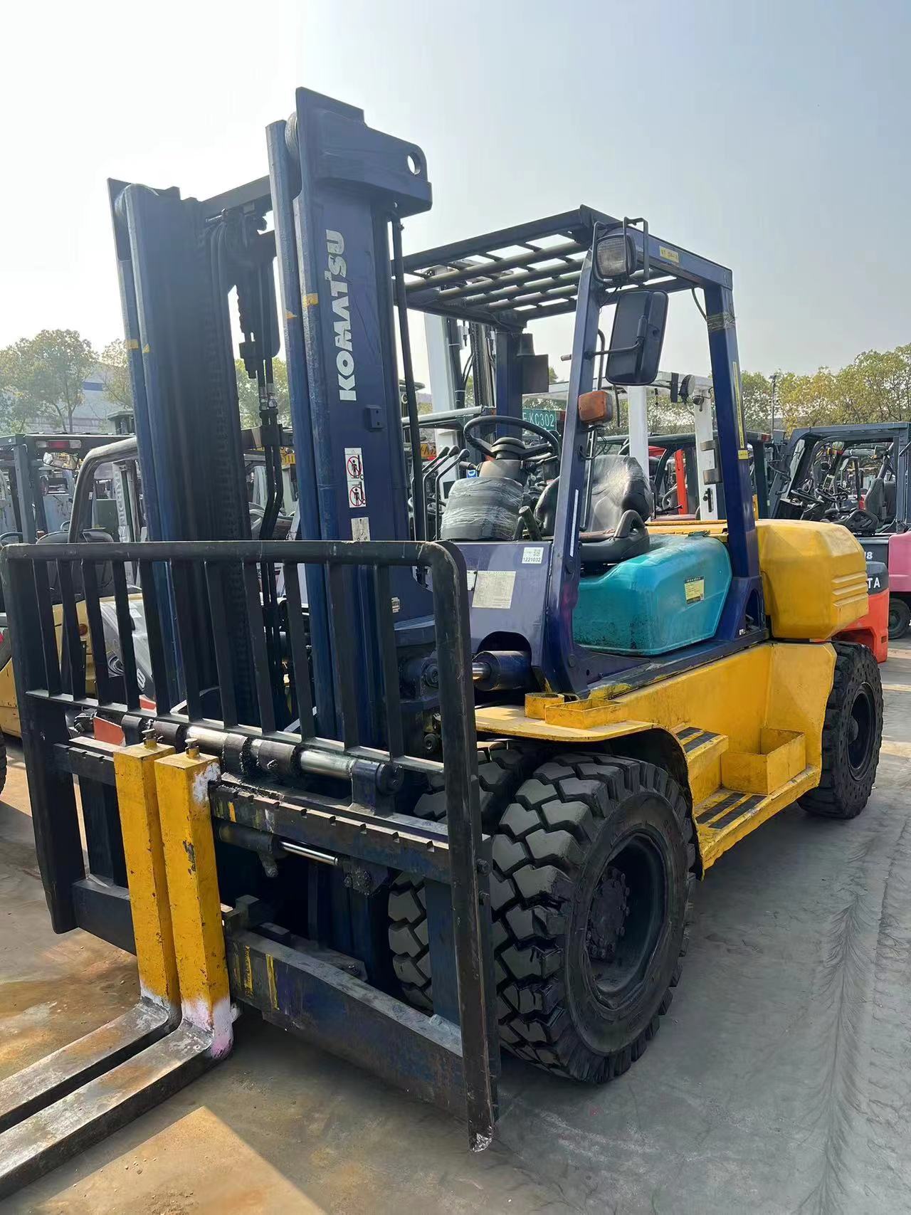 Подержанные вилочные погрузчики Komatsu 60 подержанное строительное оборудование и машины