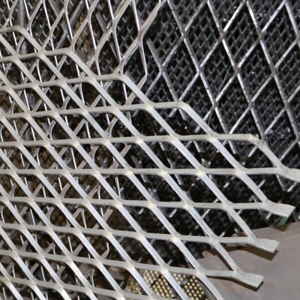 Stretched Expanded Diamond Mesh Metal Lath Galvanized Steel Diamond Shape  0.5-3.2m Width