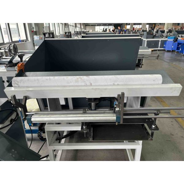 Máquina cortadora automática industrial de núcleos de papel para tubos de 1100-1300 mm de longitud