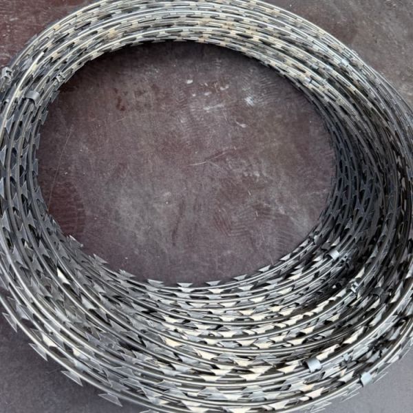 BTO-22 Cross Type Concertina Barbed Wire Fencing / Diamond Mesh for Airport Security