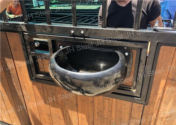 Painéis galvanizados da tenda do cavalo do mergulho quente com porta deslizante e porta do alimentador