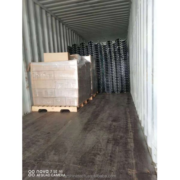 8m 9.6m 12m Span Width Multispan Greenhouse With Hydroponic System And Glass Structure