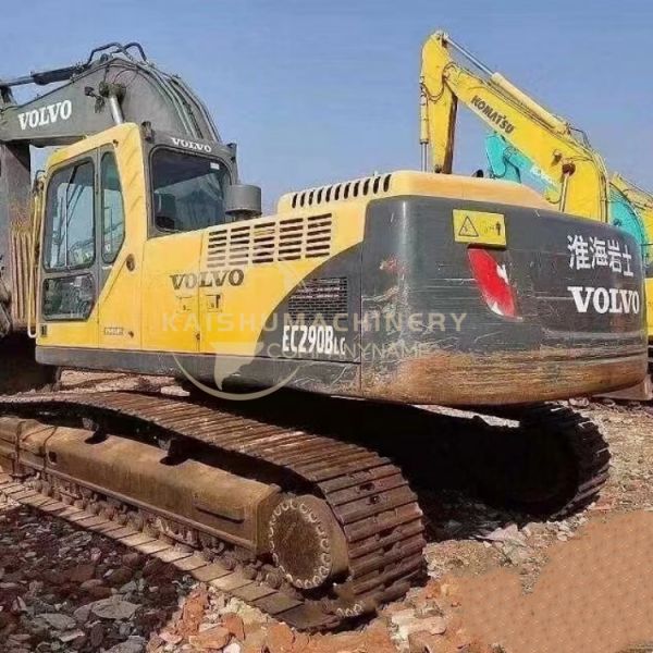 Excavateur d'occasion polyvalent Volvo EC290B avec une largeur de transport de 3,1 m et une puissance de 153 kW