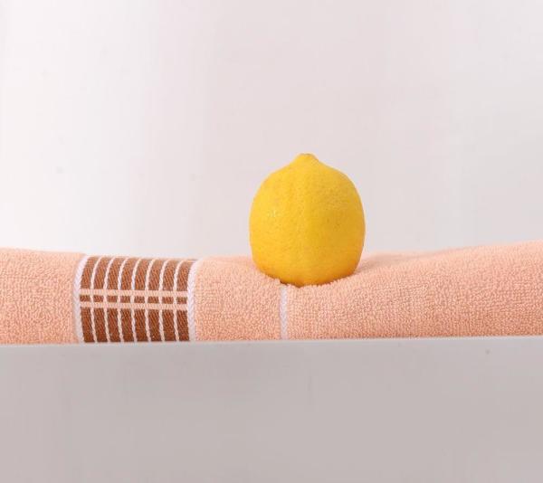 Revolucione a sua experiência de banho com a nossa toalha de banho de 70*140cm em listras de cores sólidas