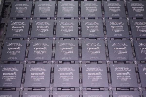 Al-tera 5M570zt144c5n Componentes eletrónicos Semicondutores Wafer Microcontrolador PLC chips 5M570ZT144C5N