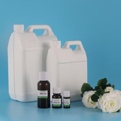 Huile essentielle liquide jaune clair ou incolore à usage quotidien