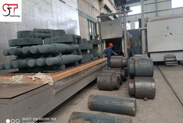 Heavy-Duty 42CrMo Cylindrical Steel Forging Blank for Industrial Equipment.