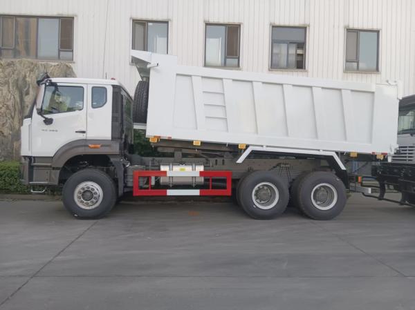 2 passagers Sinotruk Hohan déchargeur de déchargeur Weichai Moteur 6 × 4 LHD 380HP avec transmission manuelle