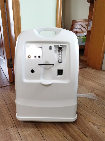 95.6% 10L携帯用酸素の発電機の広東省の医学の酸素のコンセントレイター