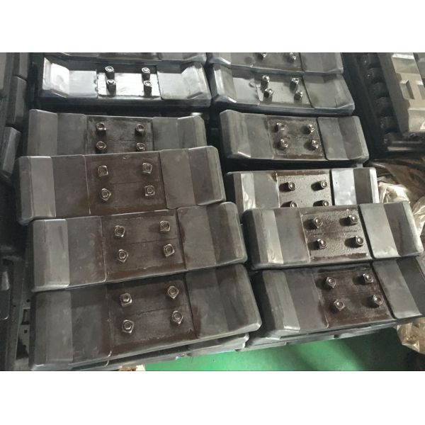 500mm Wide 171 Pitch Chain On Black Excavator Rubber And Steel Rubber Pads