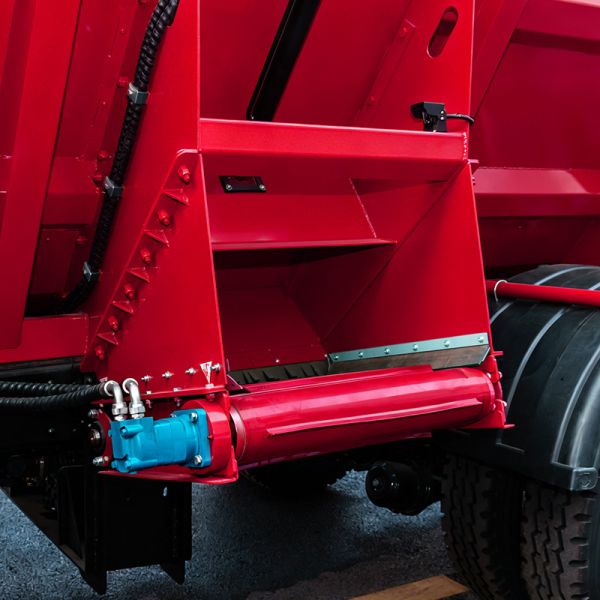 Efficient Sand Bedding Spreader for Modern dairy Farms with Uniform Coverage
