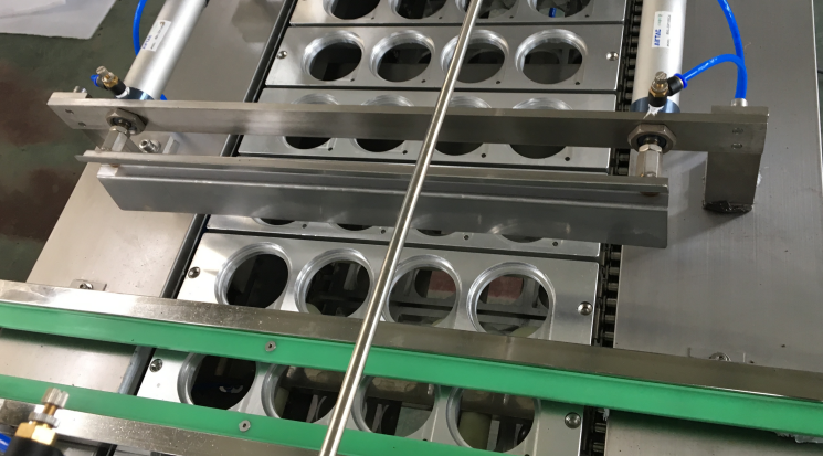 8 линий прибор завода машины запечатывания автоматической стирки чашки заполняя герметизируя упаковывая