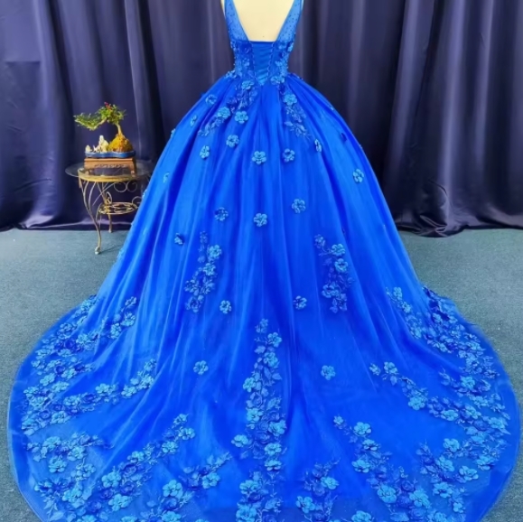 Elegant Sleeveless Two Straps Party Ball Gowns Chapel Train Appliqued Royal Blue Tulle Flower Quinceanera Dress