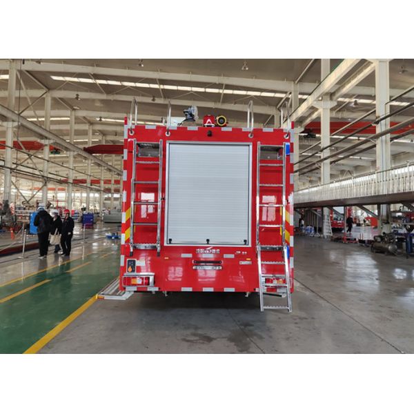 60-метровая двойная пожарная машина водонапорной башни заграждений с топливным баком 315 л 6000 л жидкостный бак