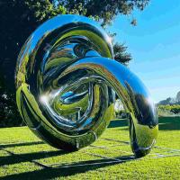 Sculpture de crabe en acier inoxydable à l' extérieur