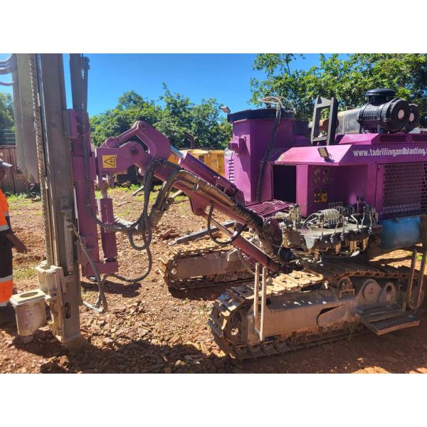 Hard Rock Borehole Drilling Machine Power 93kw Surface Drill Rigs Mining Crawler Drilling Rig