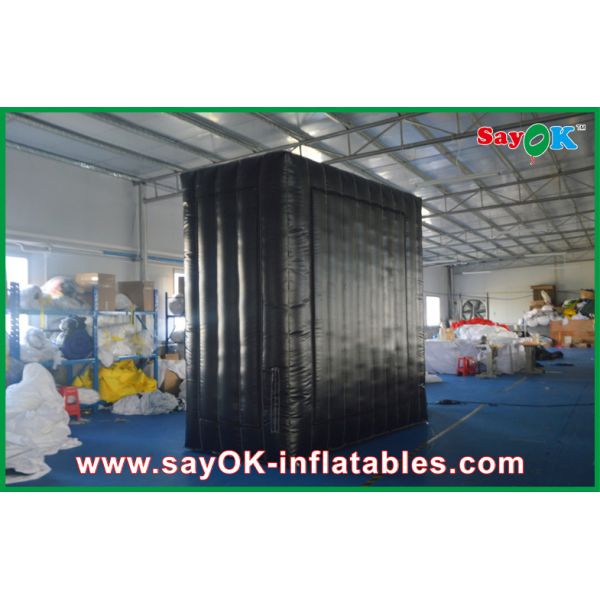 黒い壁の膨脹可能な立方体のテント二重縫うショーの背景