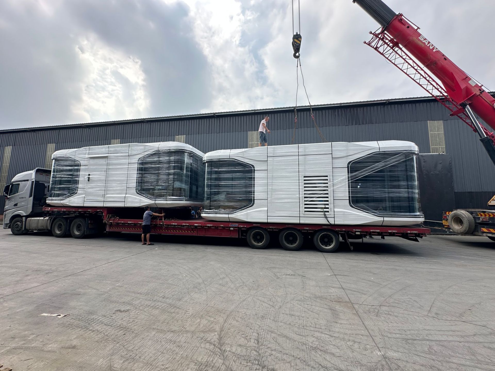 SAIJIA Prefab Modern Square Luxury Space Cabin Waterproof Steel Green House for Villa and Space Capsule Hotel Application