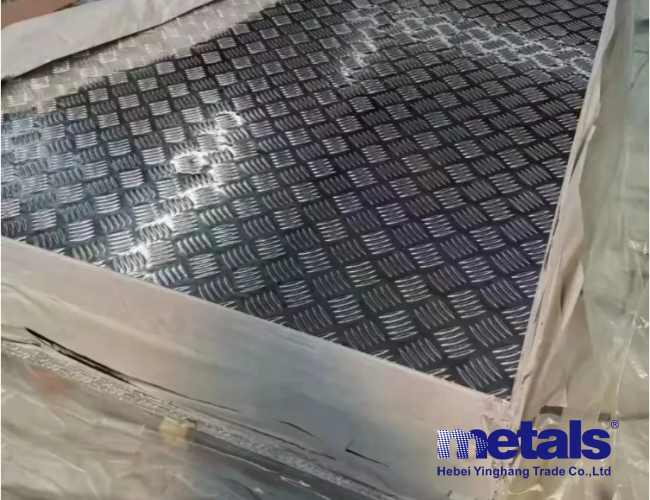 АСТМ A36 Черепичная стальная плитка Пластина углеродистая сталь для строительства и промышленности