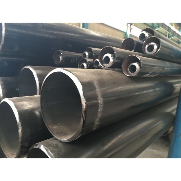 Покрытая ФБЭ труба безшовной черноты стальной трубы углерода стальная для термального оборудования