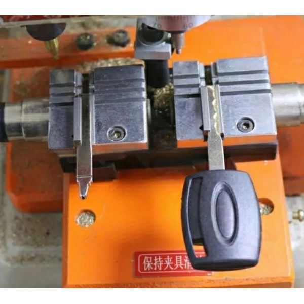 180W Motor Power Electric Key Cutting Machine for Duplicate Key Making Voltage 110/220V
