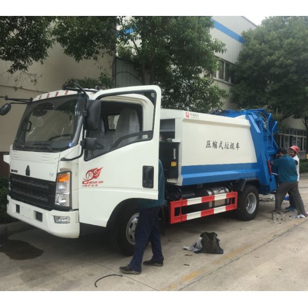 SINOTRUK HOWO 4X2 LCV Light Duty Commercial Vehicle Compactor Rubbish Collection Truck, 6CBM