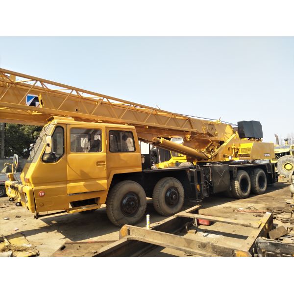 49 Km / H Max Speed Used Cranes 2.3 Cbm Bucket Capacity Mitsubishi Engine