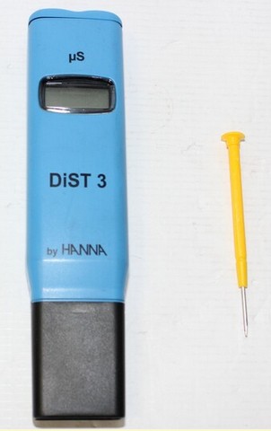 Hanna Instruments HI 98303  DiST 3 1999 µS/cm EC Tester with 1 µS/cm resolution