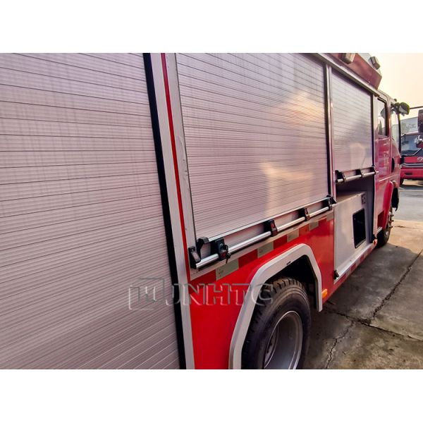 Новый SINOTRUCK Howo 4x2 легкий пожарный грузовик с насосом воды