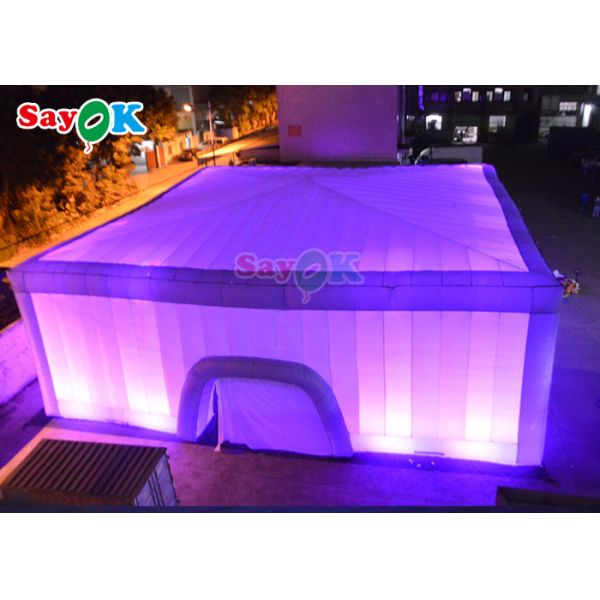 Шатры крупного плана воздуха ночного клуба партии события раздувных взрослых шатра куба на открытом воздухе