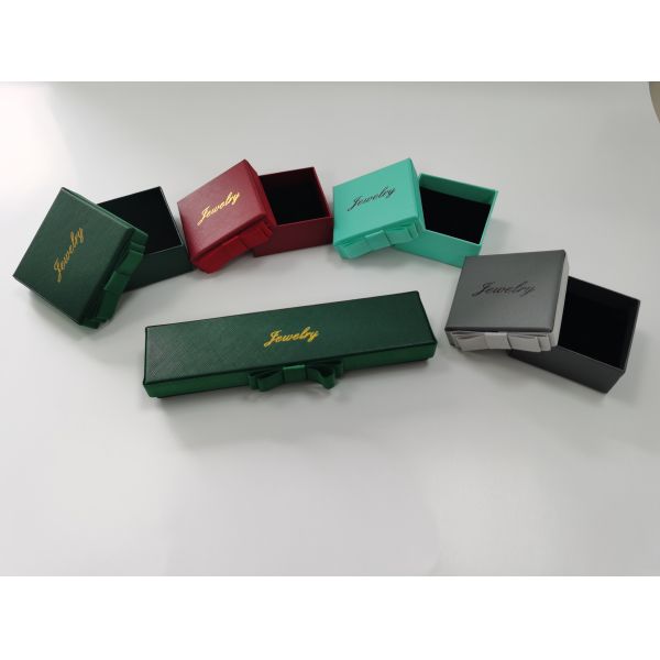 Пантоне умирает упаковывая коробка выбитого отрезка гофрированного картона складывая косметического