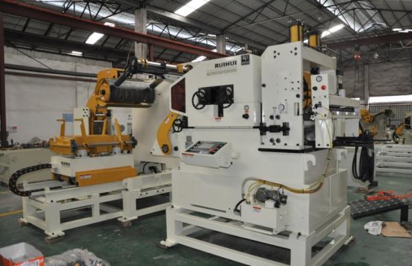 Coil Decoiler Straightener Feeder 3 In 1 Machine 0.6-6.0mm Single Head With Cantilever