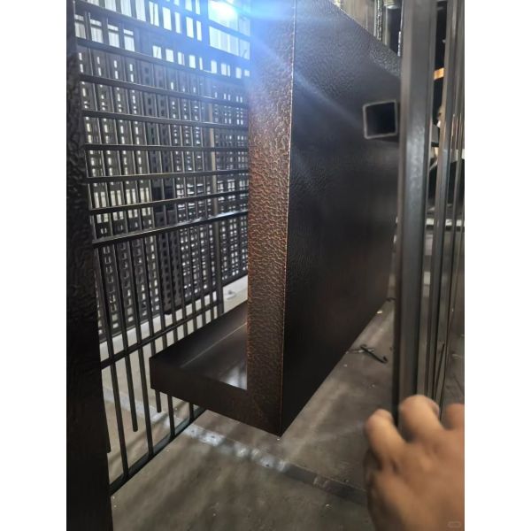 Platos de acero inoxidable martillados a mano con textura única para decoración de arte mural interior