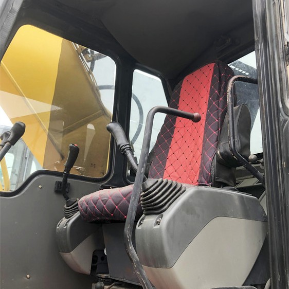 Komatsu PC 220-6 en buenas condiciones con piezas de Japón Modelo 2020 y potencia de 118 kW