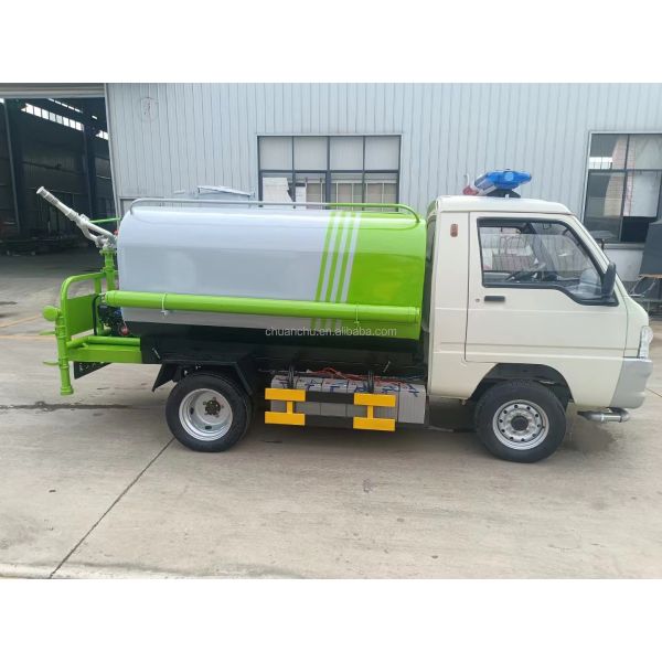 Armoire à brouillard à six roues électrique pure Dépoussiérage mécanique Armoire à brouillard routier camion de rinçage