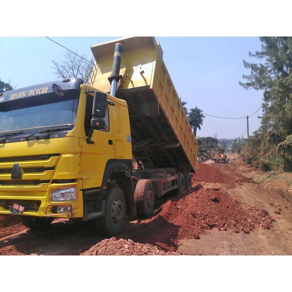 Yellow Color Heavy Duty Trucks Heavy Load Truck 8x4 Drive 4 Axel