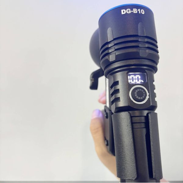 DG-B10 One Hand Operation UV Light Spray Can Holder 57.4mW/cm² 365nm NDT Fluorescent Testing Bracket Fit Ultraviolet Flashlight