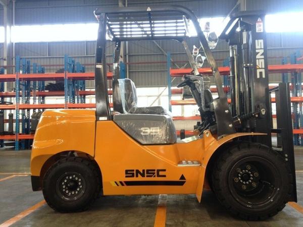 Radiador de cobre Velocador de motores Isuzu Velocador diesel de 3,5 t para combustão ordinária
