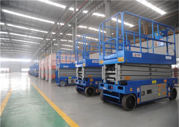 Raised 6m Self Propelled Hydraulic Scissor Lift Control Panels Top Floor Equipped