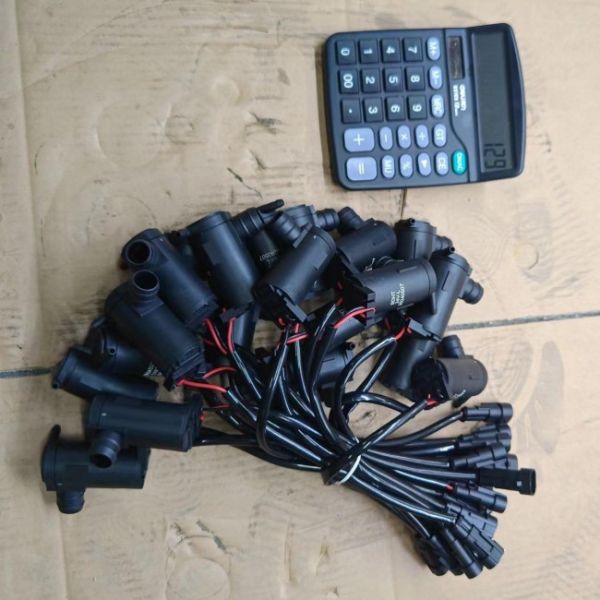 Pompes de lavage de pare-brise 810W26485-6033/2 HOWO Pièces de camion Pompes de lavage de pare-brise