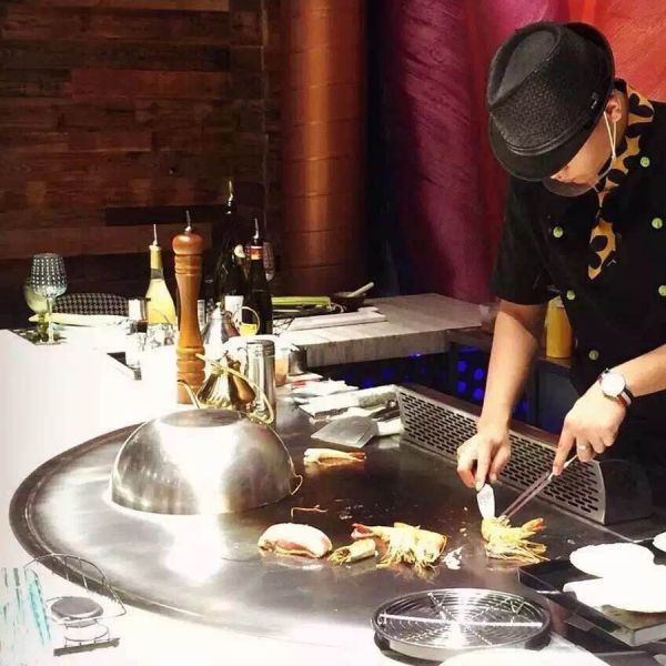 For Hotels and Restaurants Round Kitchen Teppanyaki Griddle Table