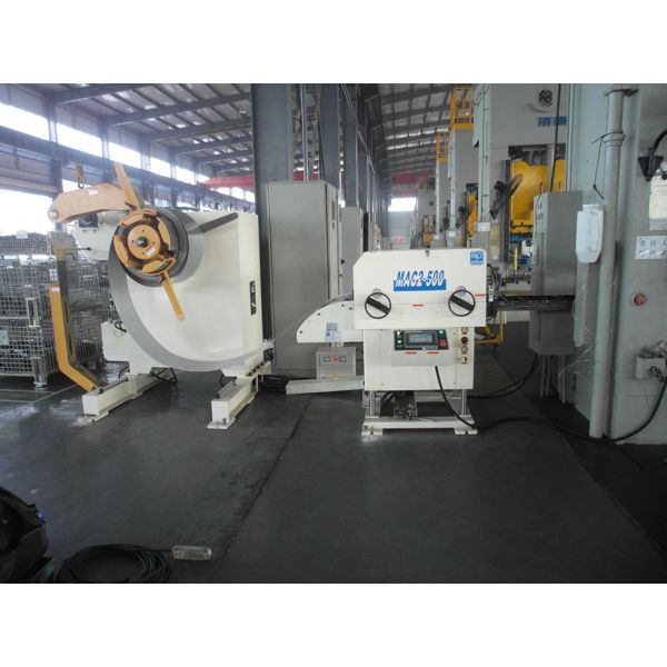 Hydrauilc Stamping Coil Handing High Precision Decoiler Feeder for Automobile Spare Parts Manufacture