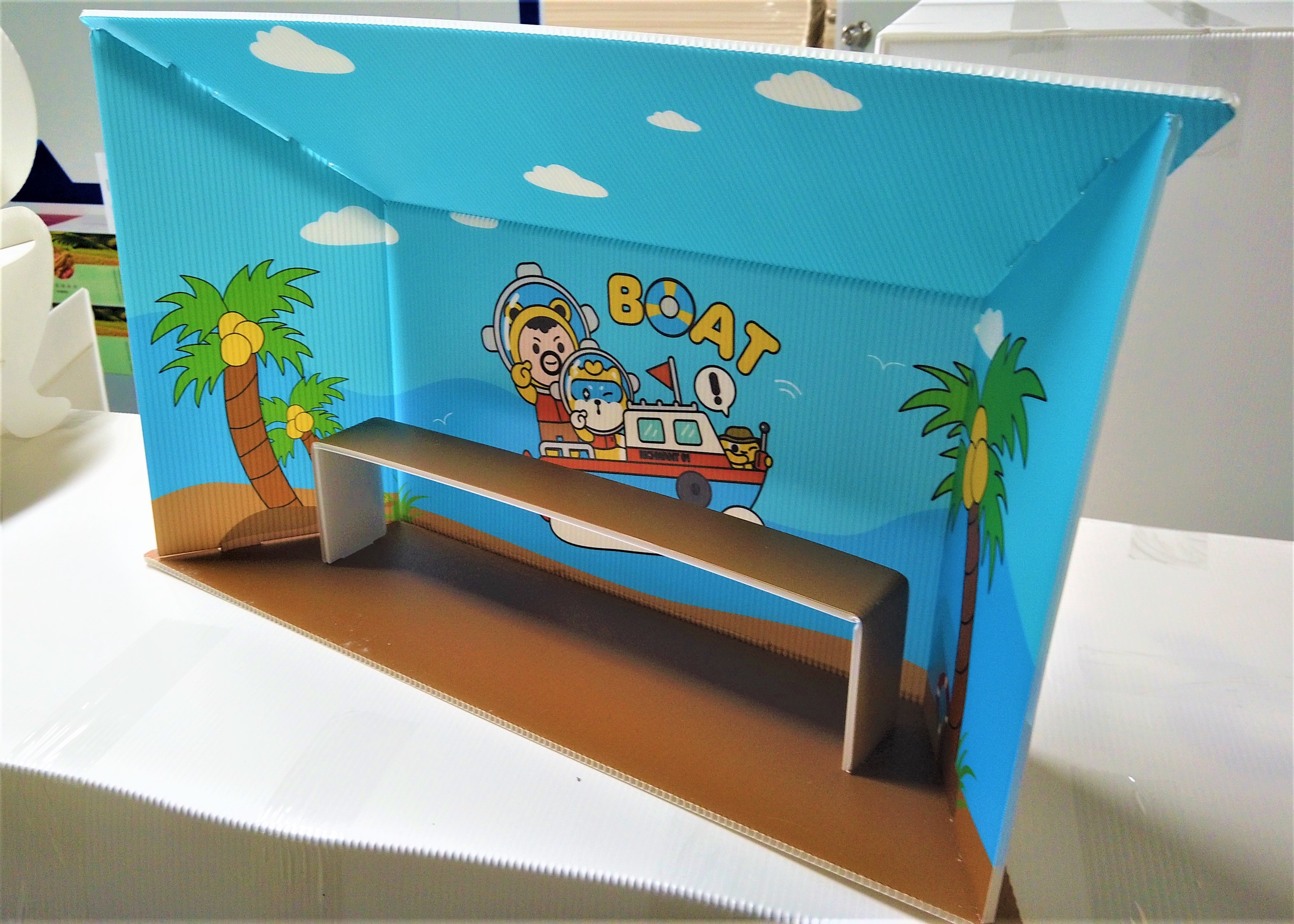 Неубедительная рука предпосылки будочки фото листа носит будочку представления игрушек