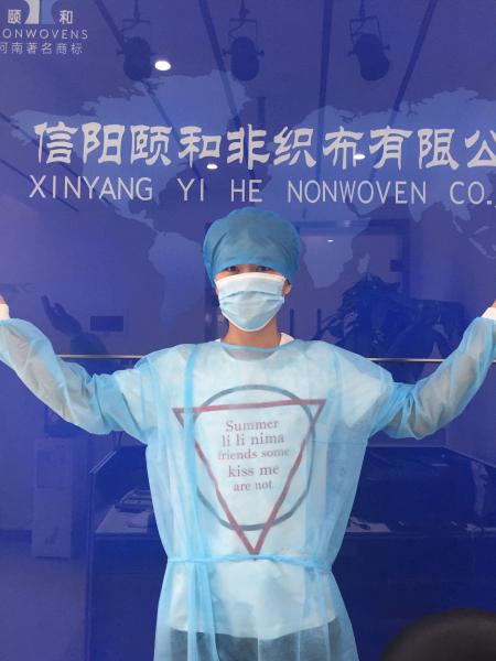 Long Sleeve Polyethylene Isolation Gowns with Elastic Cuffs 120*140cm