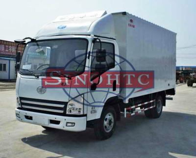 3500KG Light Dry Cargo Truck , 4x2 / 4x4 Closed Box Truck Manual Gearbox