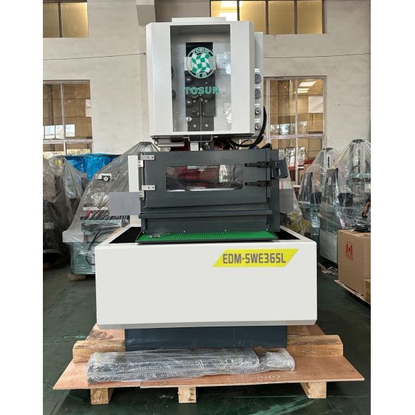 Precision Submerge CNC Machine Brass Wire Cut EDM Swe85SL