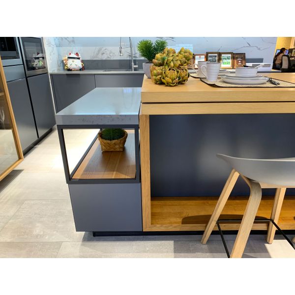 Italian Design Kitchen Cabinet with Quartz Stone Top and Tall Cabinet Ready to Ship