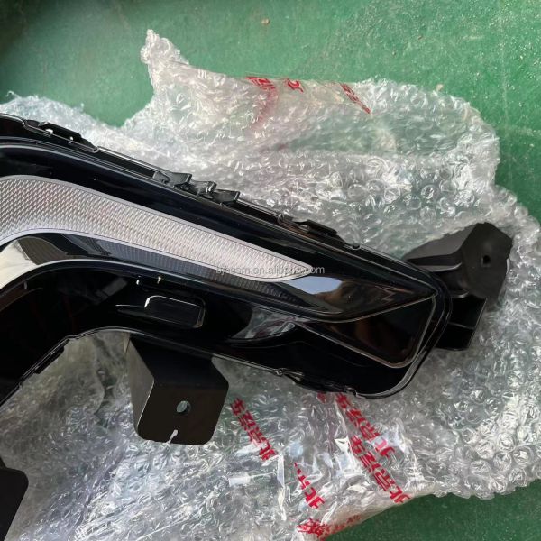 OE No. A00110522 BAIC EU5 Fog Light Assembly Daytime Running Light Front Bumper Light
