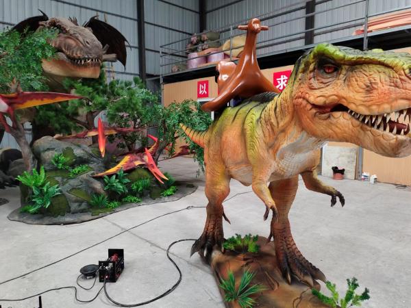 Passeio personalizado shopping do comprimento no passeio realístico da mostra do dinossauro
