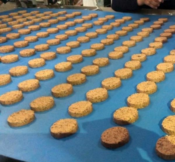 Customizable Tray Type Snack Food Making Machine 1.4 mm belt thickness